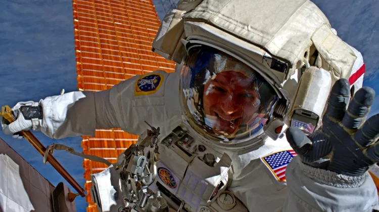 Astronaut Andrew R. Morgan Resmi Pensiun dari NASA setelah 12 Tahun Berkarier