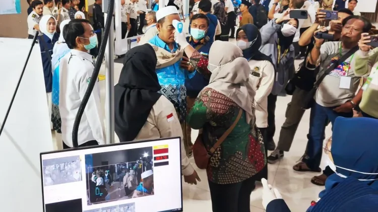 Sebanyak 378 Jemaah Haji Kloter Pertama Tiba di Surabaya