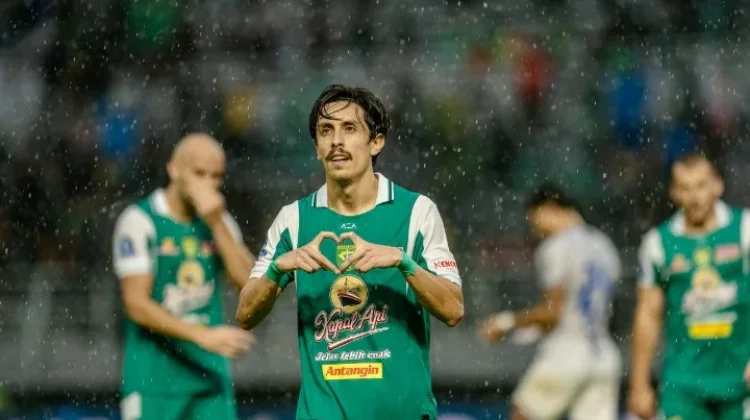 Francisco Rivera Ungkap Alasan Perpanjang Kontrak dengan Persebaya