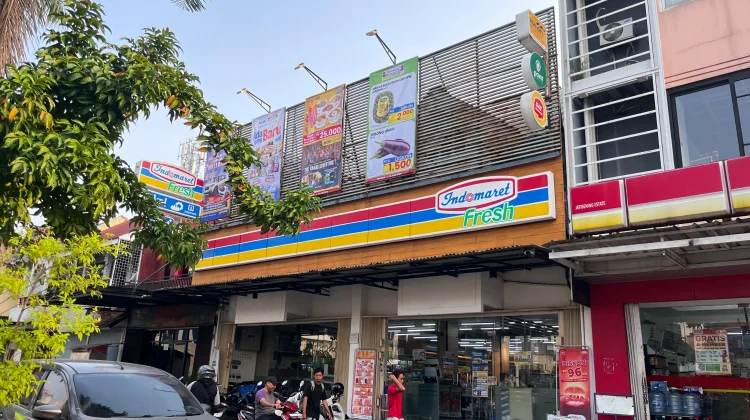 Gerai Indomaret Jatibening Tetap Beroperasi di Tengah Isu Penutupan Nasional