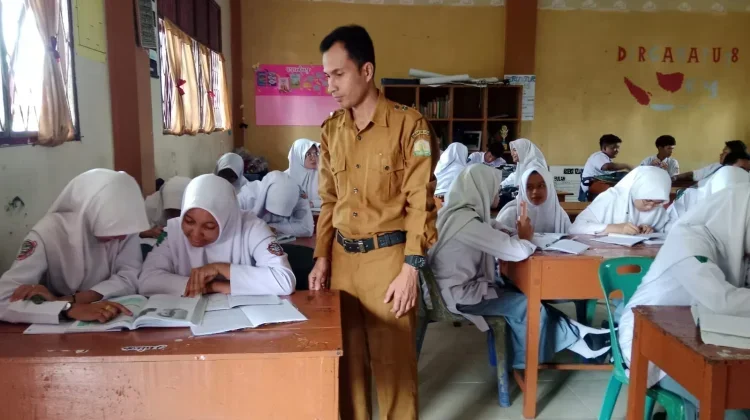 Program Beasiswa 150 Ribu Guru, Komisi X DPR: Proses Pengajuan jangan Berbelit