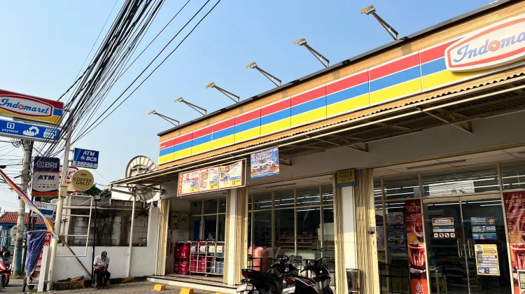 Di Tengah Isu Mogok Kerja, Gerai Indomaret di Bekasi Tetap Beroperasi