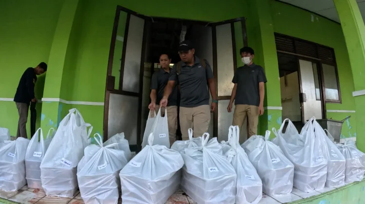 PLN Jeranjang Perkuat Kepedulian Sosial bagi Masyarakat Sekitar