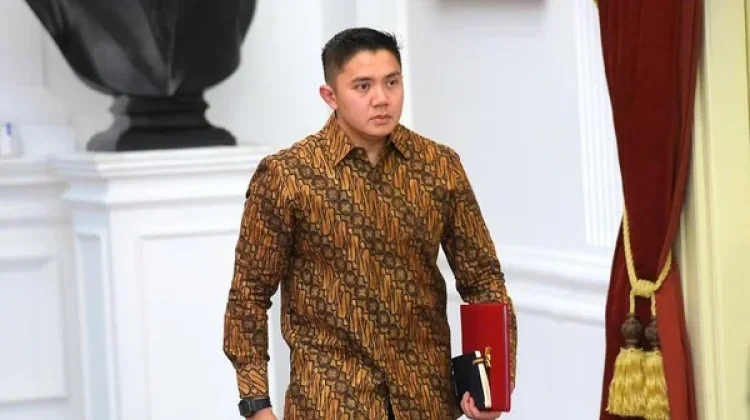 Seskab Teddy Dinilai Utamakan Pengabdian Ketimbang Menanggapi Polemik