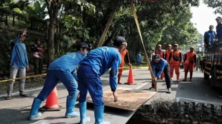 Arus Lalu Lintas Lenteng Arah Depok Mulai Dibuka Bertahap