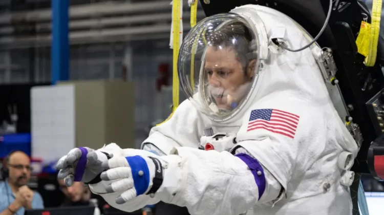 Berawal dari Imajinasi Masa Kecil, Scott Wray Kini Pimpin Pelatihan Spacewalk NASA