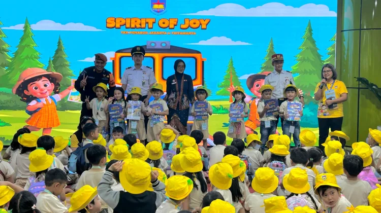TKK PENABUR Jakarta Edukasi Anak Naik Kereta lewat Program 'Spirit of Joy'
