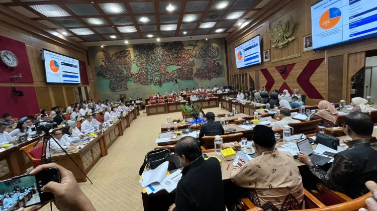Komisi X DPR-Mendiktisaintek Evaluasi Jalur Masuk PTN
