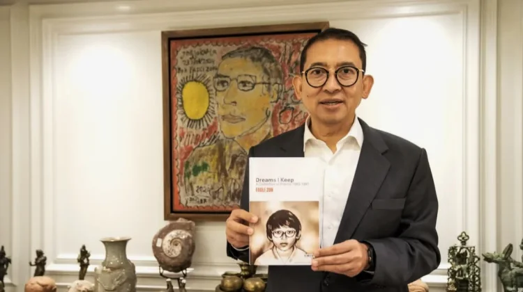 Menbud Fadli Luncurkan Buku Antologi Puisi 'Mimpi-Mimpi yang Kupelihara'