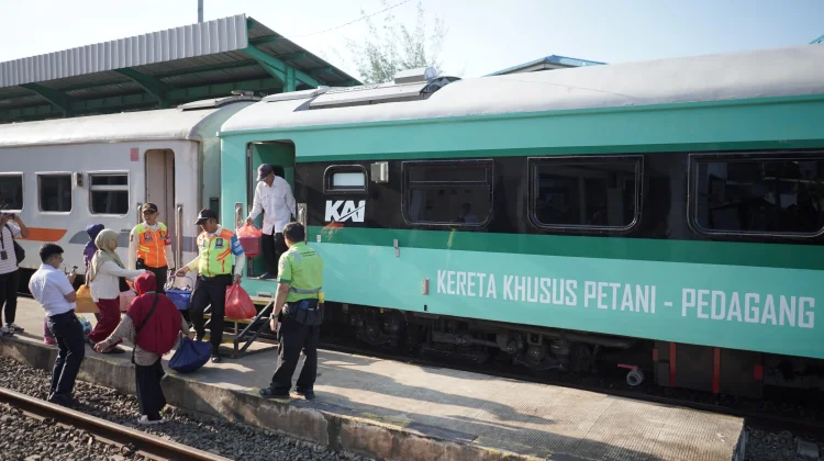 KA Lokal Rangkasbitung Merak Layani Dua Juta Pelanggan
