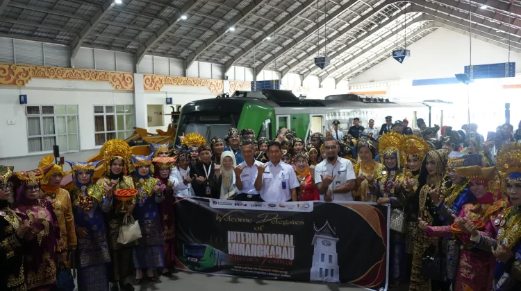 KAI Sumbar Sambut 250 Delegasi Dunia di Stasiun BIM