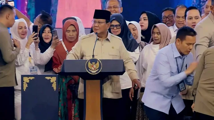 Momen Tawa saat Presiden Prabowo Tegur 'Emak-emak' saat Acara MBG