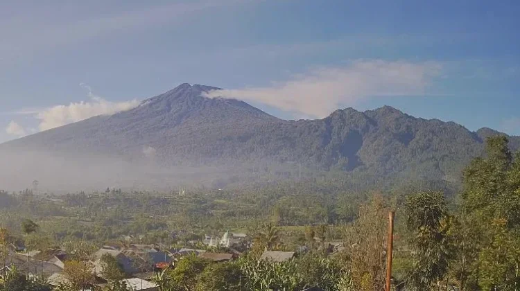 Tren Aktivitas Gunung Slamet Stabil, Masyarakat Tetap Diminta Waspada