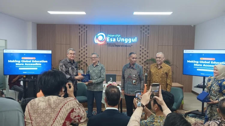 Esa Unggul Buka Jalur Gelar AS