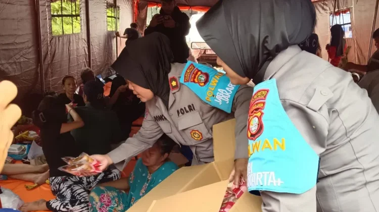 Polres Jakpus Berikan Trauma Healing-Bantuan ke Korban Kebakaran