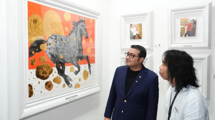 Menteri Ekraf Hadiri ArtMoments Jakarta 2026, Tekankan Peran Seni Rupa Indonesia