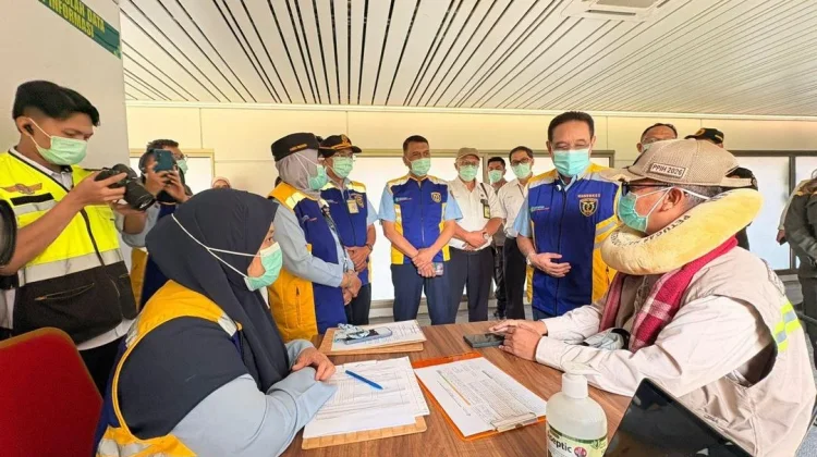 Jemaah Haji Mulai Tiba, Layanan Debarkasi Dipangkas 50 Persen