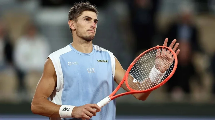 Arnaldi Mundur, Cobolli Melaju Mulus ke Final Roland Garros