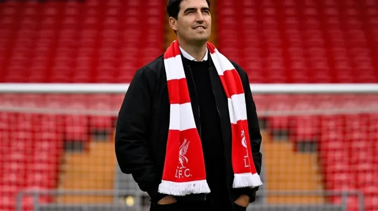 Iraola Janji Pertahankan Identitas Permainan Liverpool