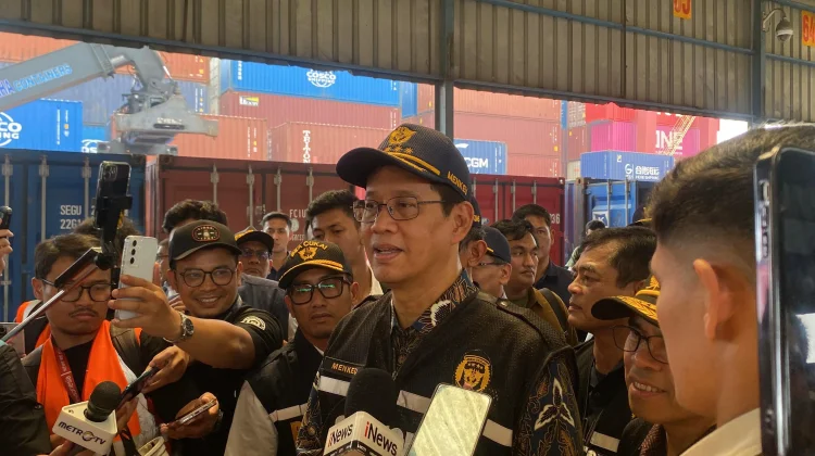 Menkeu Purbaya Tinjau Penumpukan Kontainer di Pelabuhan Tanjung Priok