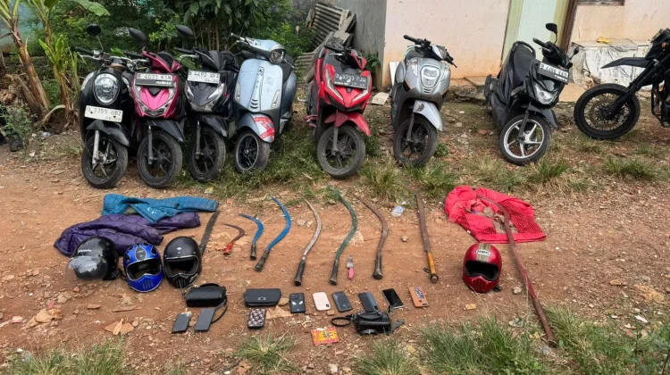 Polisi Gagalkan Rencana Tawuran Pemuda di Bekasi, Sita Sejumlah Senjata Tajam