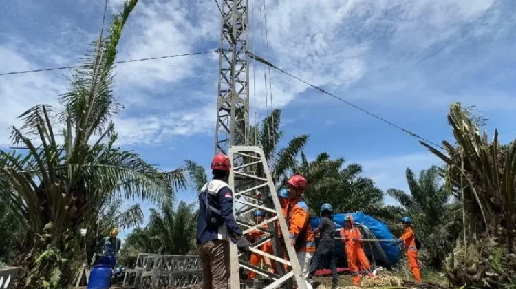 PLN Gunakan 11 Tower Emergency Percepat Pemulihan Listrik di Sumut
