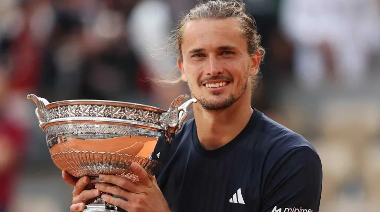 Tundukkan Cobolli, Zverev Raih Gelar Grand Slam Perdana di Roland Garros