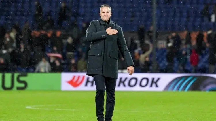 Feyenoord Resmi Berpisah dengan Robin van Persie