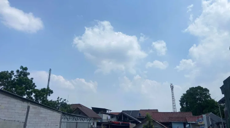 Prediksi Cuaca BMKG Hari Ini: Jakarta hingga Makassar Cerah, Sejumlah Wilayah Hujan