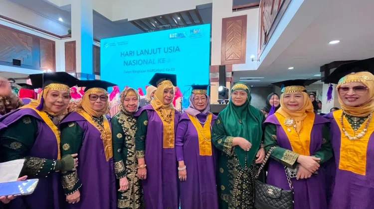 Sekolah Lansia, Lebih Dari Sekadar Pengisi Waktu di Usia Senja