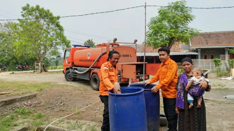 BPBD Bekasi Kirim 10 Ribu Liter Air Bersih ke Desa Nagasari akibat Kekeringan