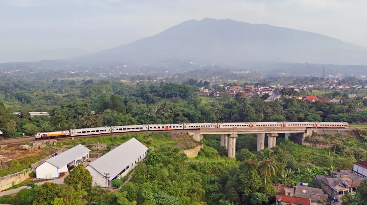 KAI Targetkan Penurunan Emisi 25,76 Persen pada 2030