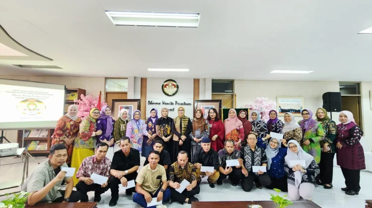 DWP Pusat Salurkan Dana Pendidikan untuk 12 Putra-Putri Pegawai
