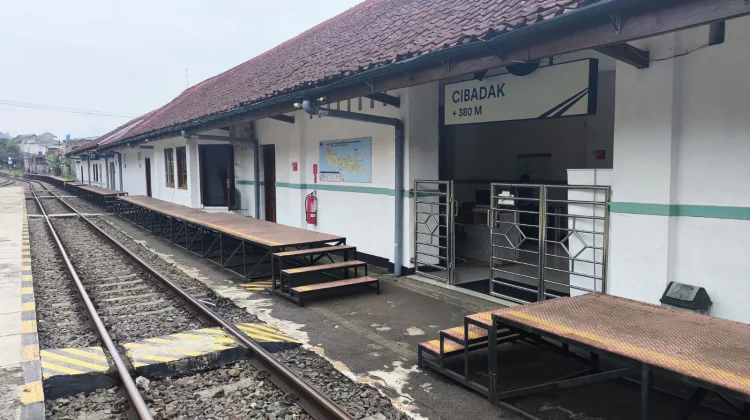 Jumlah Penumpang di Stasiun Cibadak Alami Kenaikan 6,46 Persen