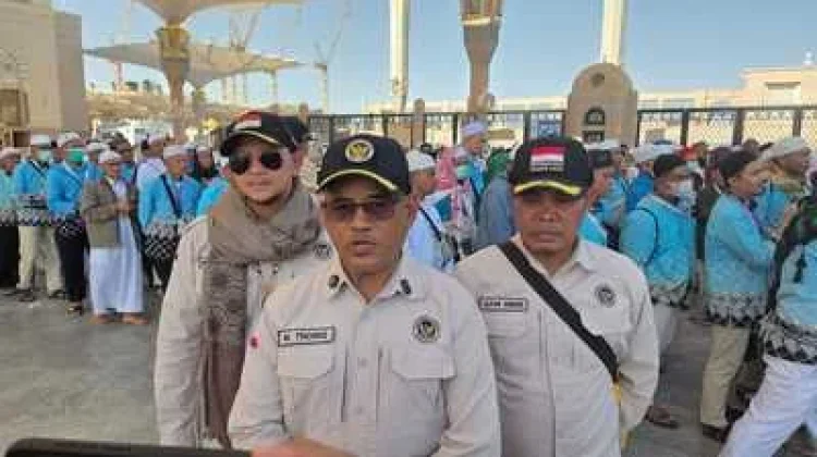 Petugas Nabawi Intensif Edukasi Jemaah Lansia dan Difabel