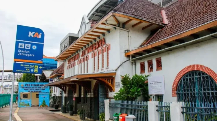 Besok, Penumpang KA dari Gambir Bisa Naik di Stasiun Jatinegara