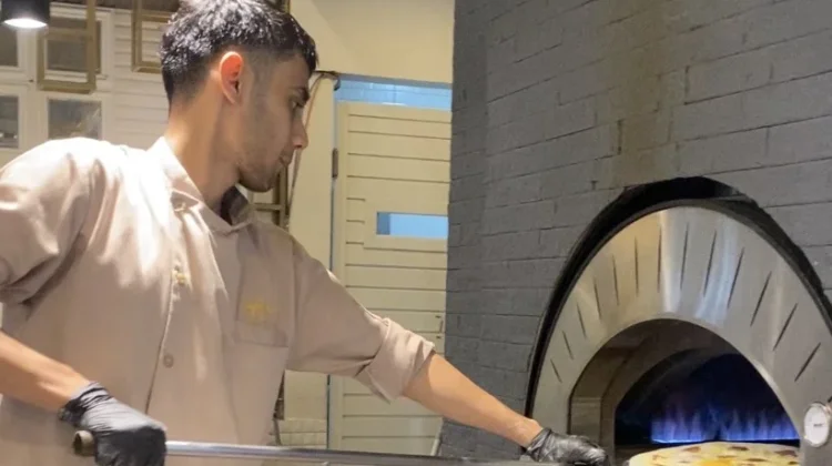 Cerita Pemuda Jebolan Pesantren Bercita-Cita Jadi Bos Pizza di Italia