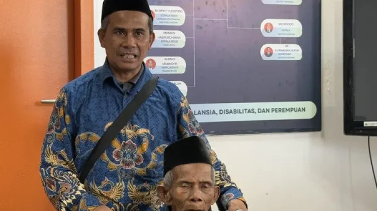 Kisah Jemaah Haji Berusia 77 Tahun Sukses Tuntaskan Ibadah