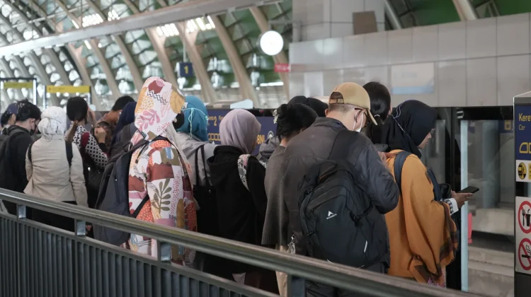 KAI Tambah Perjalanan LRT Jabodebek di Jam Sibuk Pagi