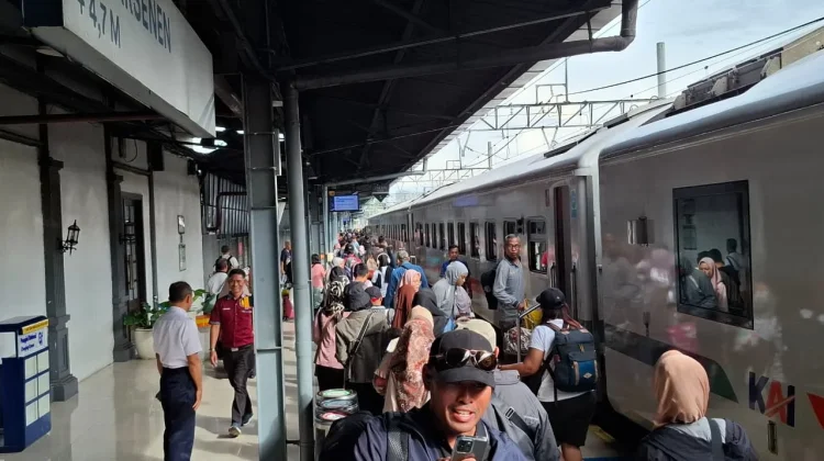KA Dharmawangsa Angkut 180.784 Penumpang Lintas Utara Jawa