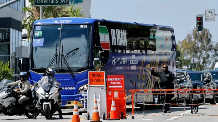 Kedatangan Timnas Iran di AS Disambut Aksi Unjuk Rasa, Aparat Kawal Ketat
