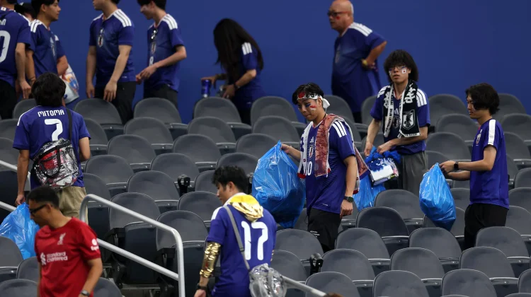 Lagi-Lagi di Piala Dunia, Aksi Bersih-bersih Suporter Jepang di Stadion Tuai Pujian