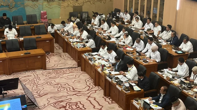 Raker di DPR, Bahlil Usul Anggaran Rp815 M untuk Kompor Listrik
