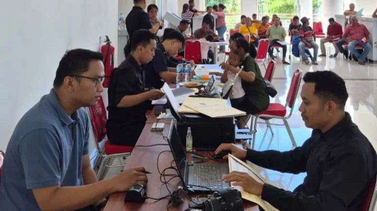 Imigrasi Atambua Layani Puluhan Pemohon Paspor Melalui Eazy Passport di PLBN Wini