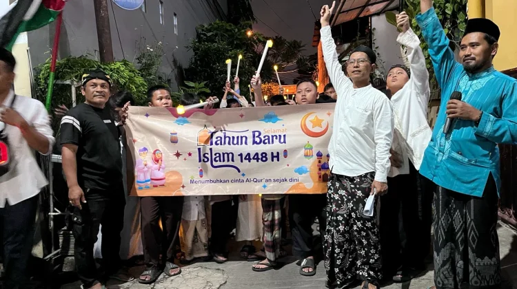 Ratusan Warga RW 15 Kayuringin Meriahkan Tahun Baru Islam dengan Pawai Obor