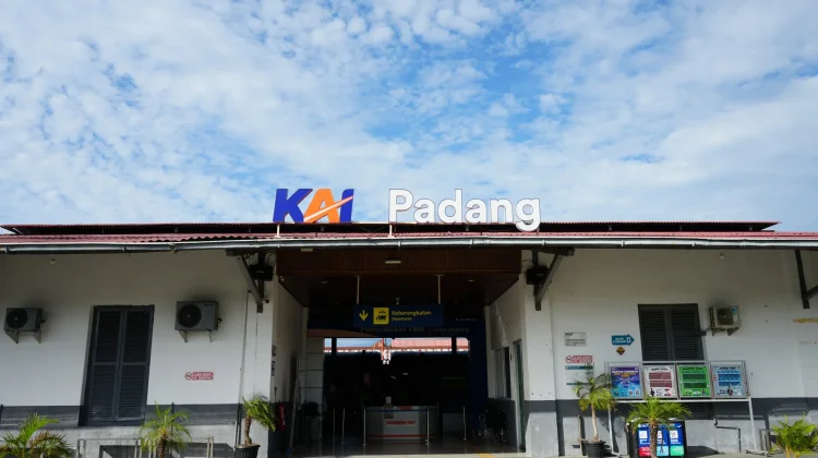 Kereta Api Sumatra Barat Angkut 913.674 Penumpang