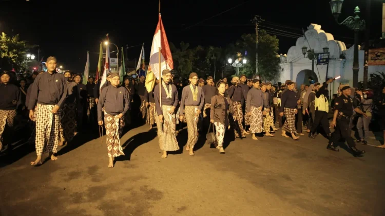 Begini Cara Menonton Kirab Malam 1 Suro dengan Nyaman
