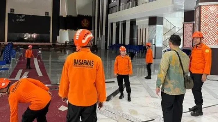 Basarnas dan BPBD Dirikan Tenda Darurat di RS Undata Palu Pascagempa M 6,7