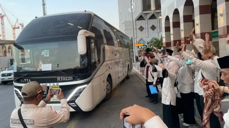 Suasana Haru Mewarnai Kepulangan Jemaah Haji Gelombang Kedua
