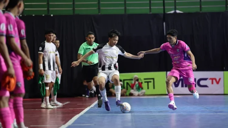 Proton FC Bantai Hampton FC 6-1 di Championship Round PFL2